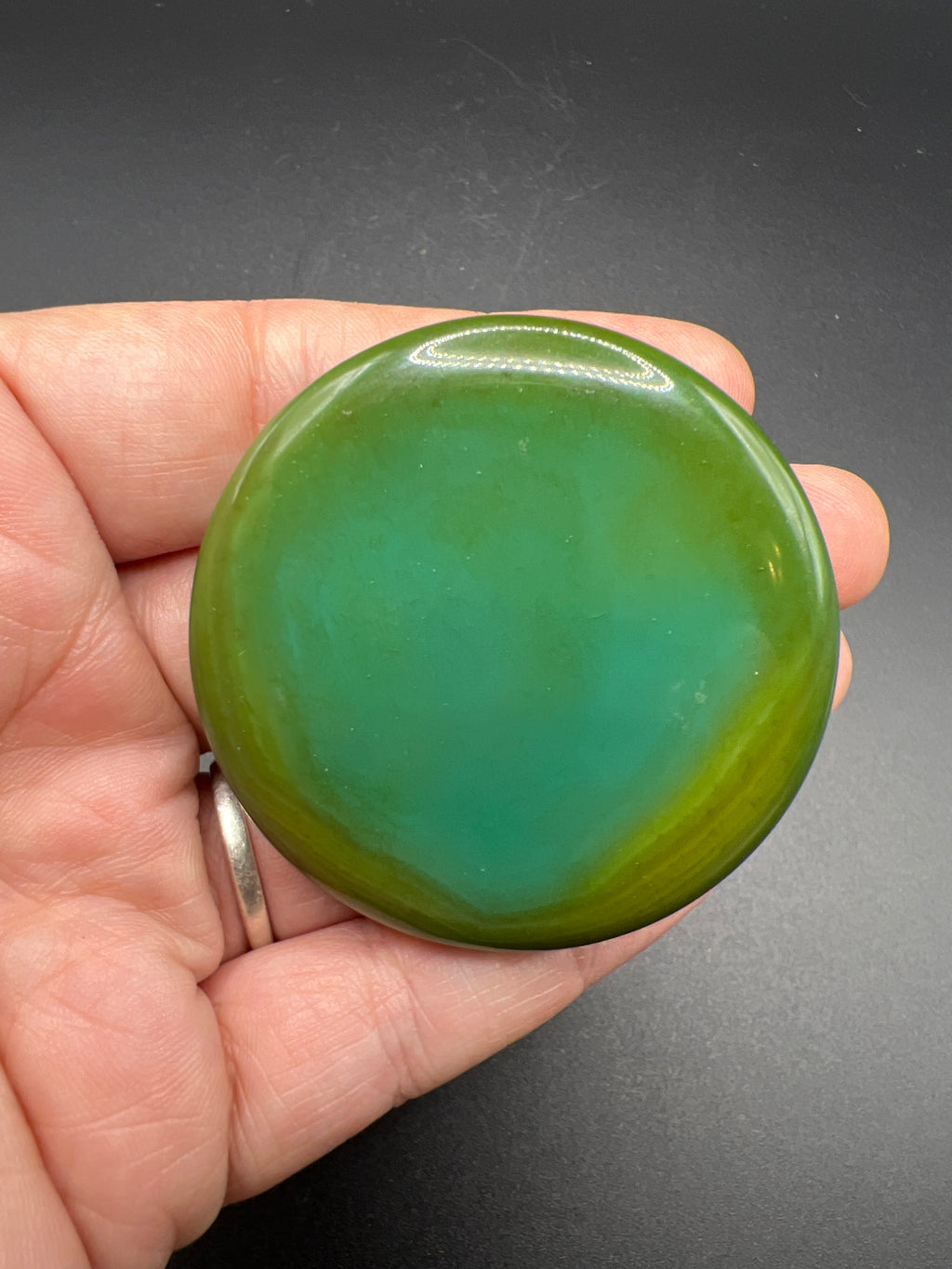 👁️ Gobi Eye Agate Palm Stone — The Ancient Watcher