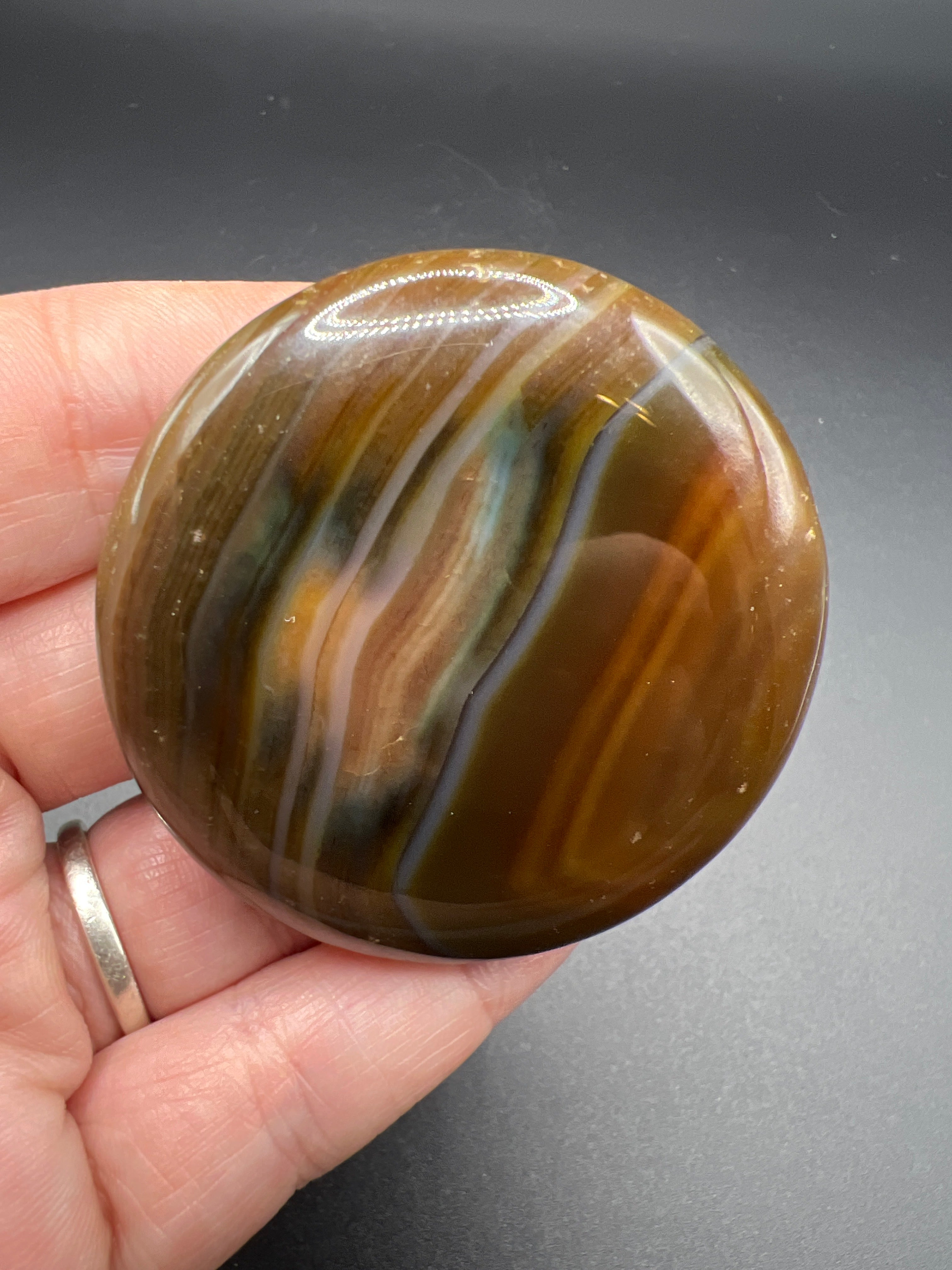 👁️ Gobi Eye Agate Palm Stone — The Ancient Watcher